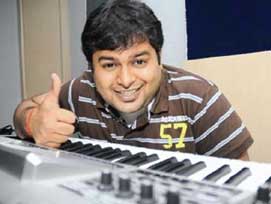 star heroes,ss thaman,allu arjun,ram charan,balakrishna,ss thaman music director  స్టార్ హీరోలందరూ తమన్ చేతిలో బందీలు!